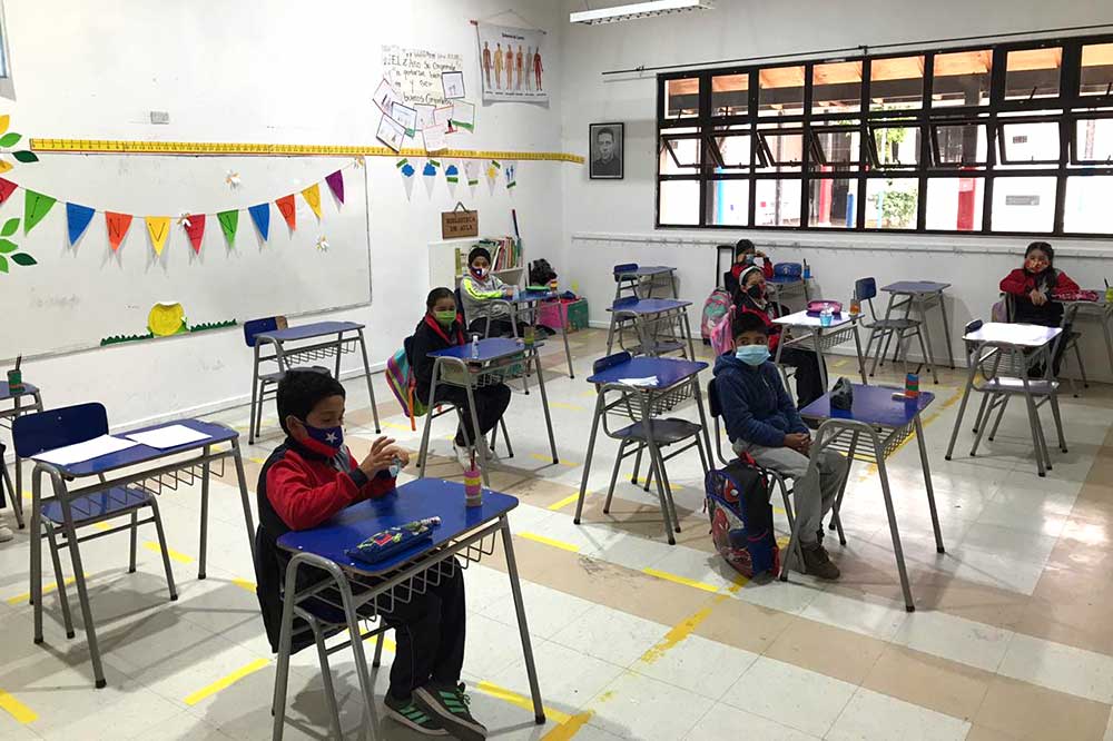 Vuelta gradual a clases presenciales en la Escuela San Ignacio de Calera de Tango. Los estudiantes acuden de manera voluntaria.